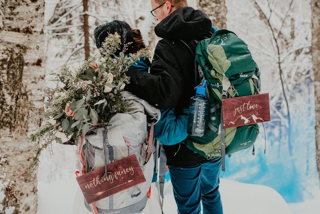 outdoor winter wedding