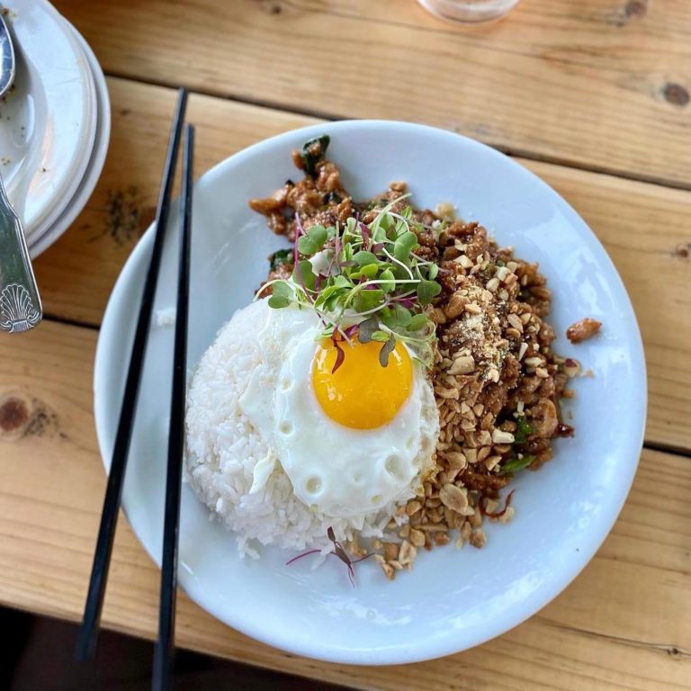 KITTERY, MAINE RESTAURANTS, BREWERIES + OUTDOOR DINING