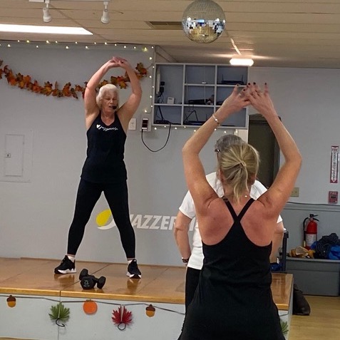 Instructors master the Jazzercise method, which fuses cardio, resistance training, Pilates, yoga, kickboxing and the demanding forms of dance. Classes include CardioSculpt, PowerSculpt, Strength & CardioSculptHiit.