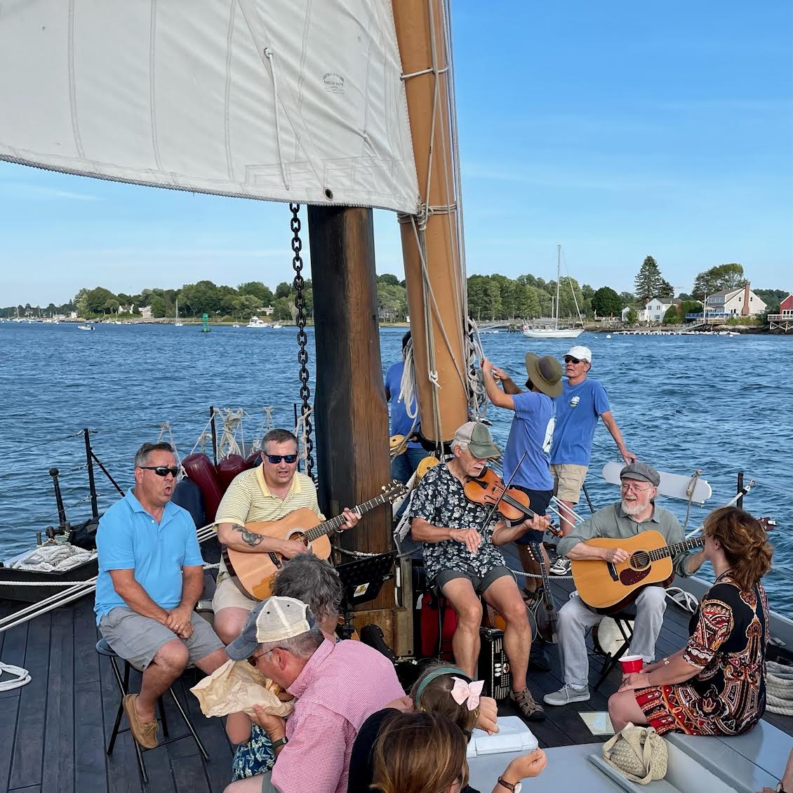 THE-GUNDALOW-COPMANY-PORTSMOUTH-NEW-HAMPSHIRE-SAILING-BOAT-ACTIVITY-1