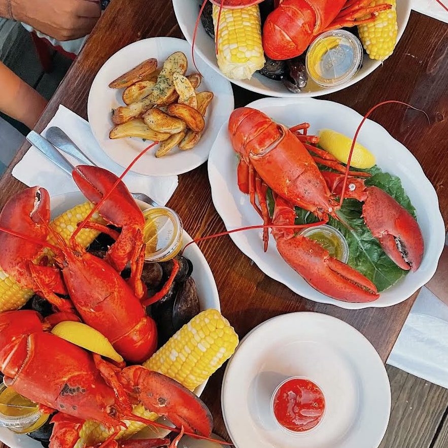 Old-Ferry-Landing-Outdoor-Waterfront-Restaurant-Portsmouth-New-Hampshire-e1718685797855