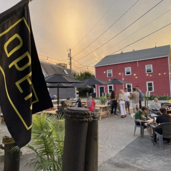 KITTERY MAINE TOWN GUIDE SEACOAST LATELY THE CORNER PUB BEST BAR KITTERY MAINE 600x600