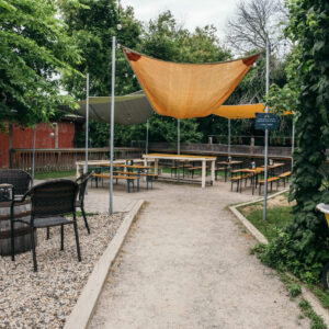 LIARS-BENCH-BEER-GARDEN-BEST-OUTDOOR-DINING-NEW-HAMPSHIRE-MAINE
