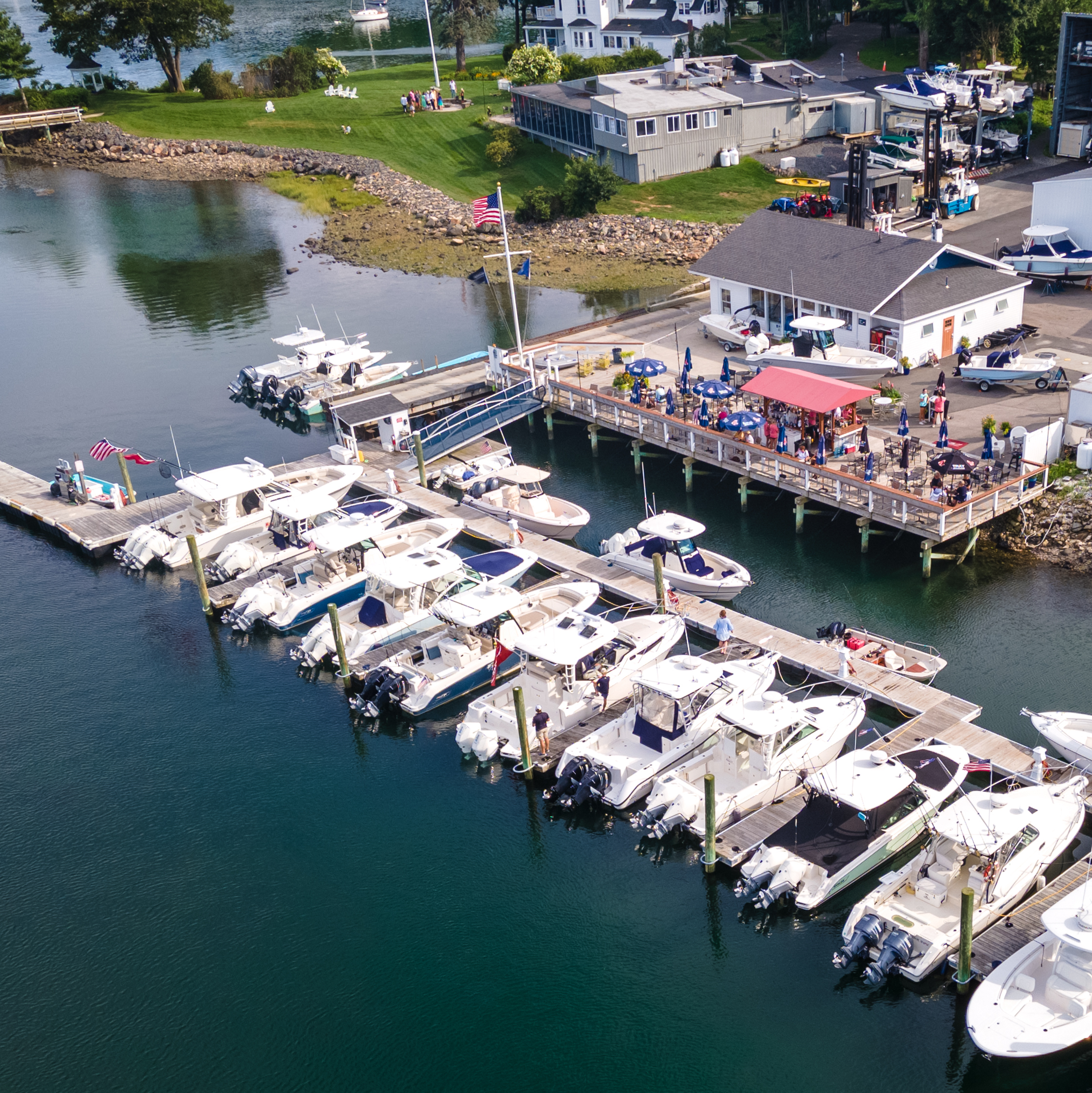 DOCKSIDE-BEST-HOTEL-DINING-YORK-MAINE